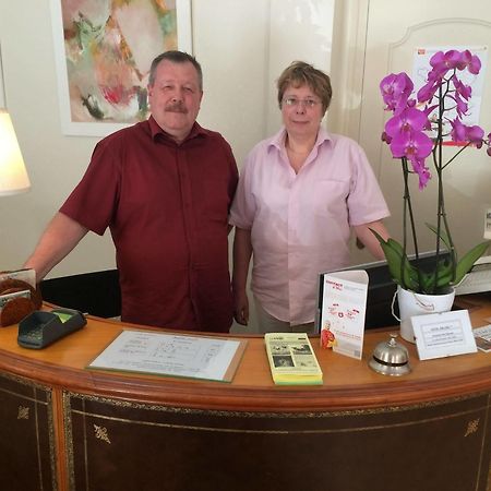 Balzac Hotel Fougeres Bagian luar foto
